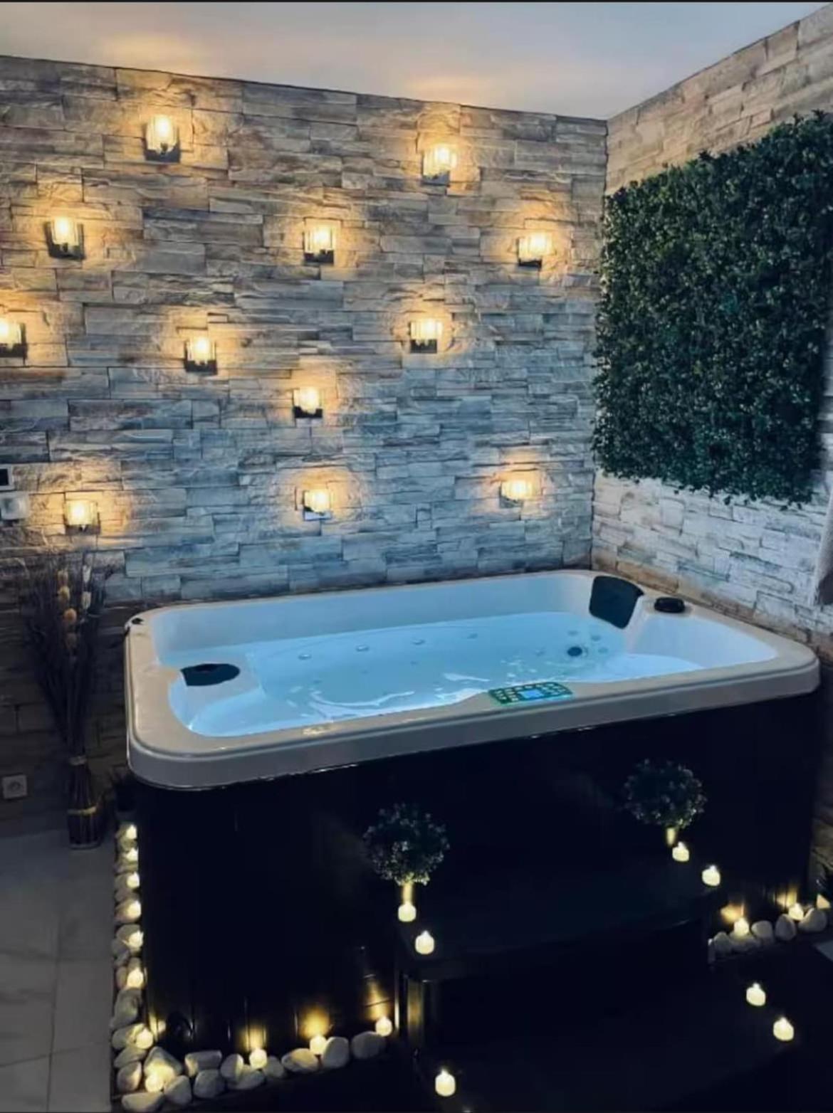 Apartment By Neptune - Rustique Jacuzzi Bondy